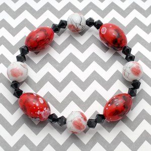 Red and black mod / Asian inspired glass bead stretch bracelet